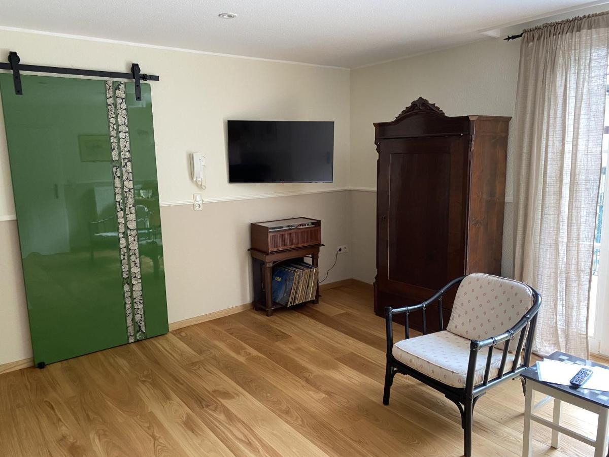 Eine Gemuetliche Ferienwohnung Mit Garten バート・カールスハーフェン エクステリア 写真